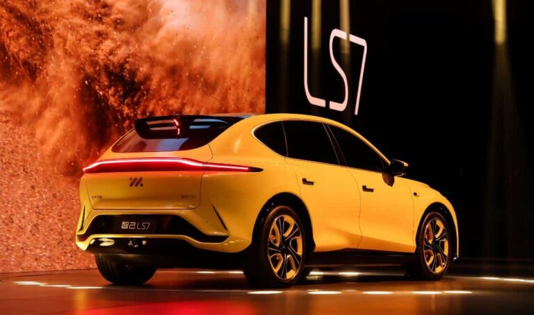 Stuck in the Red: Your Expert Guide to Navigating an Upside-Down Car Loan